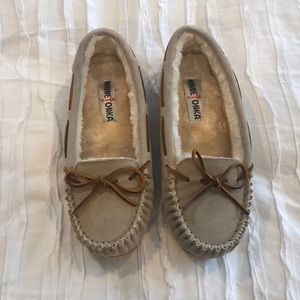 New Minnetonka moccasins. Size 8.